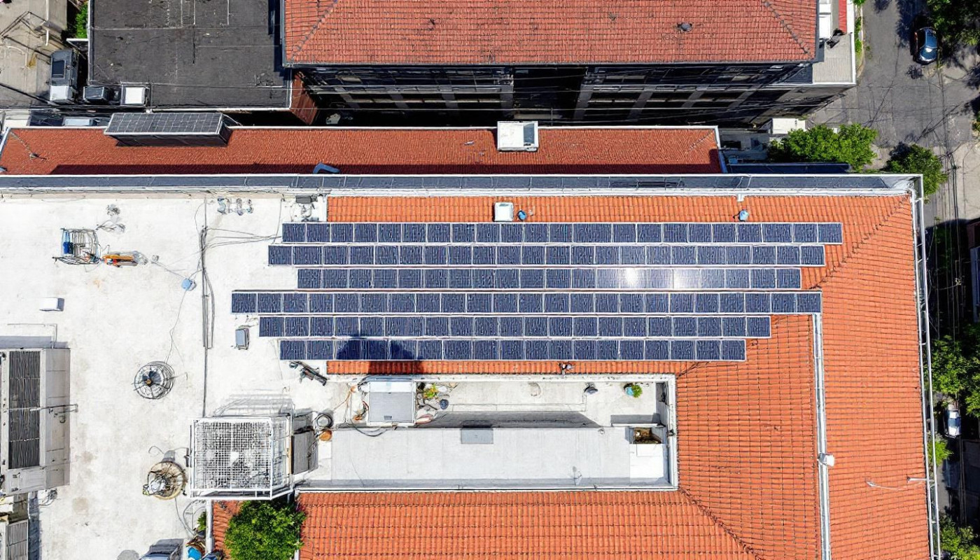 Comment maximiser les économies d'énergie avec des installations solaires et thermiques ?